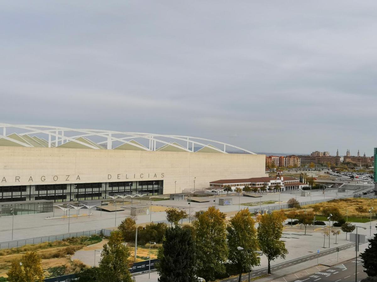 La Parada De La Estacion Con Parking سرقسطة المظهر الخارجي الصورة