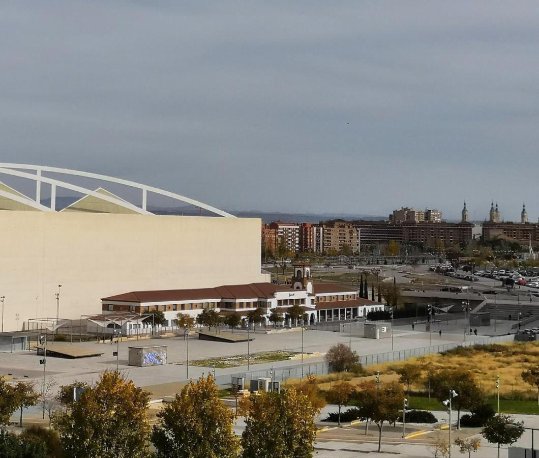 La Parada De La Estacion Con Parking سرقسطة المظهر الخارجي الصورة
